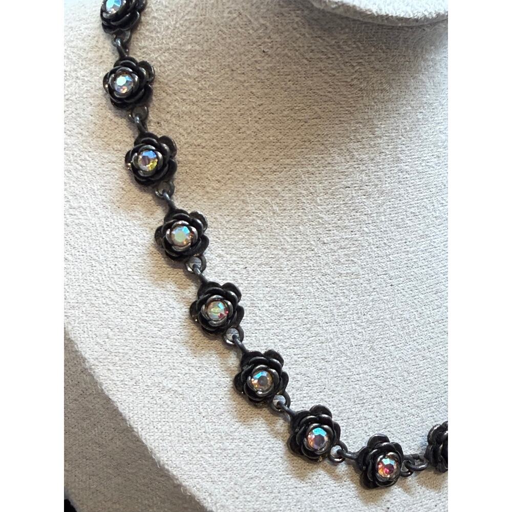 Dark Metal Floral Necklace – Iridescent Centers 8" drop
